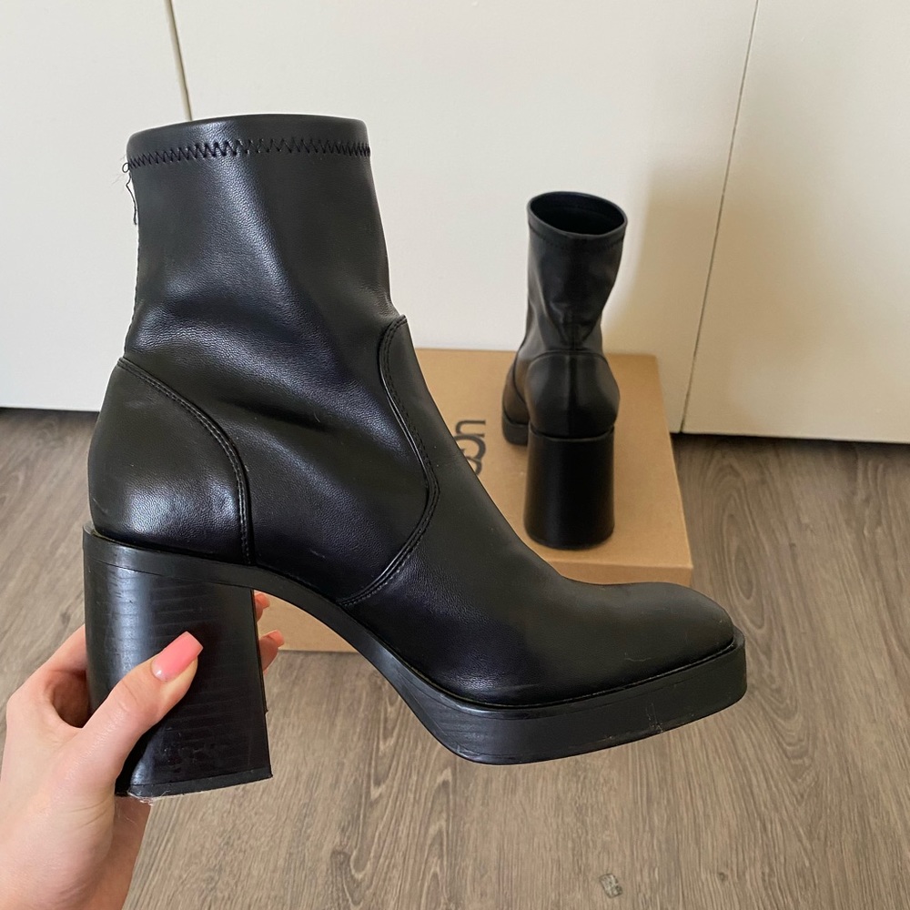 Stradivarius Black Block Heeled Boots